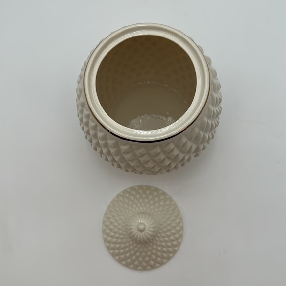 Belleek Heritage Collection Diamond China Biscuit Barrel/Jar - Picture 8 of 16